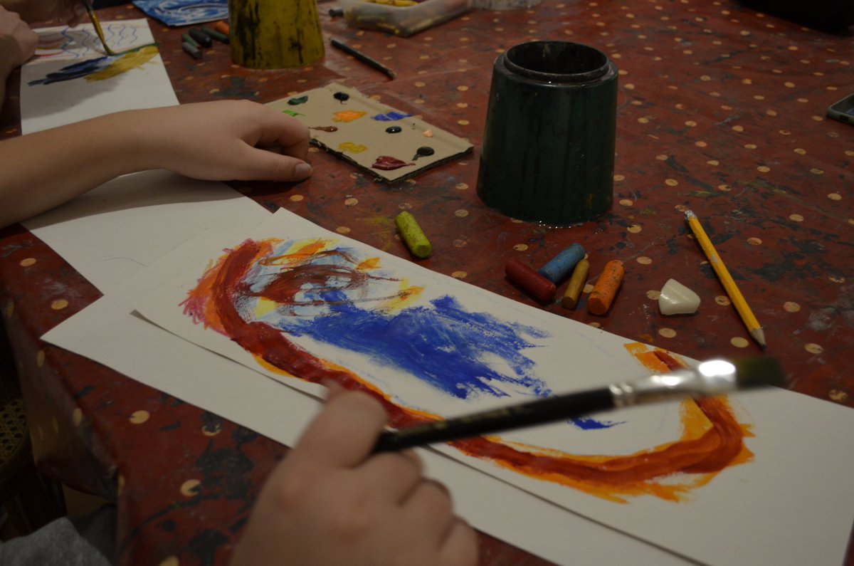 ogeducation's tweet photo. Thank you @GOSH_School for visiting this morning! Your drawings and paintings were amazing and discussions and observations about the exhibition so interesting! We loved having you - come again soon! #galleryeducation #schoolworskhop #octobergallery #exhibition #artforeveryone https://t.co/gWK46Zf0VE