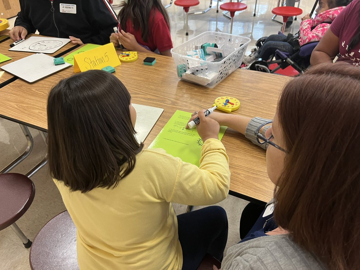 Aytorrez09's tweet photo. More from our Math and Me workshop. 🥰 #OutofthisWorld #BeRadiant #teamHISD #radiant #TheRuckerWay #HISDElemMath  @HISDREADY2RISE @nperez10  @RuckerHISD https://t.co/ELSH094sKc