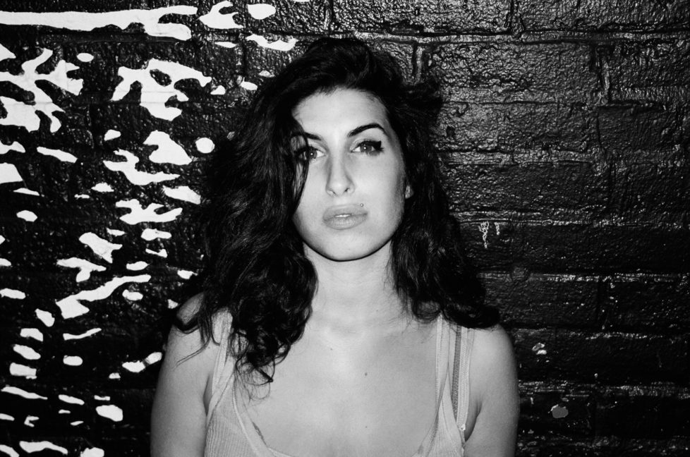 backtocamden's tweet photo. 19-year-old amy winehouse photographed by charles moriarty for her debut album ‘frank’, 2003. 🤍 https://t.co/cgMZWbPUE3