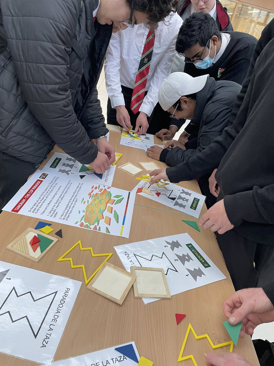OatlandsColl's tweet image. 5th &amp;amp; 6th year students attended a maths lecture and museum of maths in UCD this morning. #mathsweek2022 @mathsweek