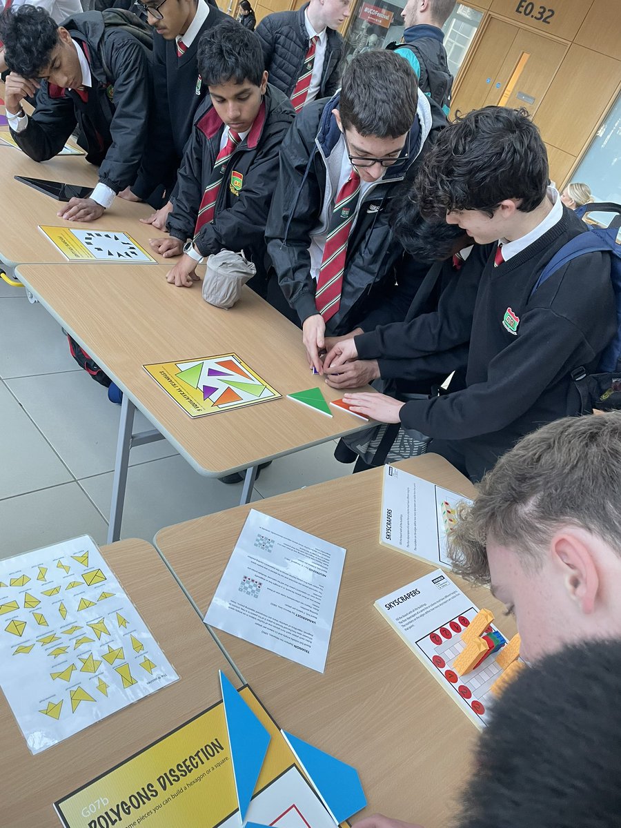 OatlandsColl's tweet image. 5th &amp;amp; 6th year students attended a maths lecture and museum of maths in UCD this morning. #mathsweek2022 @mathsweek