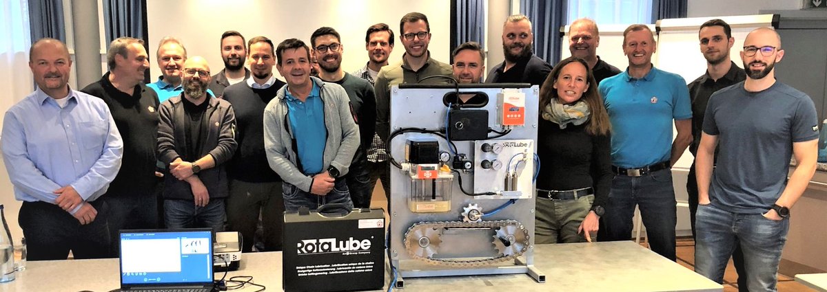 FbMbh's tweet photo. Herzlichen Dank an Keith Horner für die interessante und abwechslungsreiche Schulung des #rotalube Schmiersystems.
Jetzt können wir unsere Kunden noch zielorientierter und besser beraten und die Lebensdauer und ihrer Kettenanwendungen erhöhen. 
https://t.co/J9PhJXTiVJ
#fbketten https://t.co/1bnZ9gvUq5