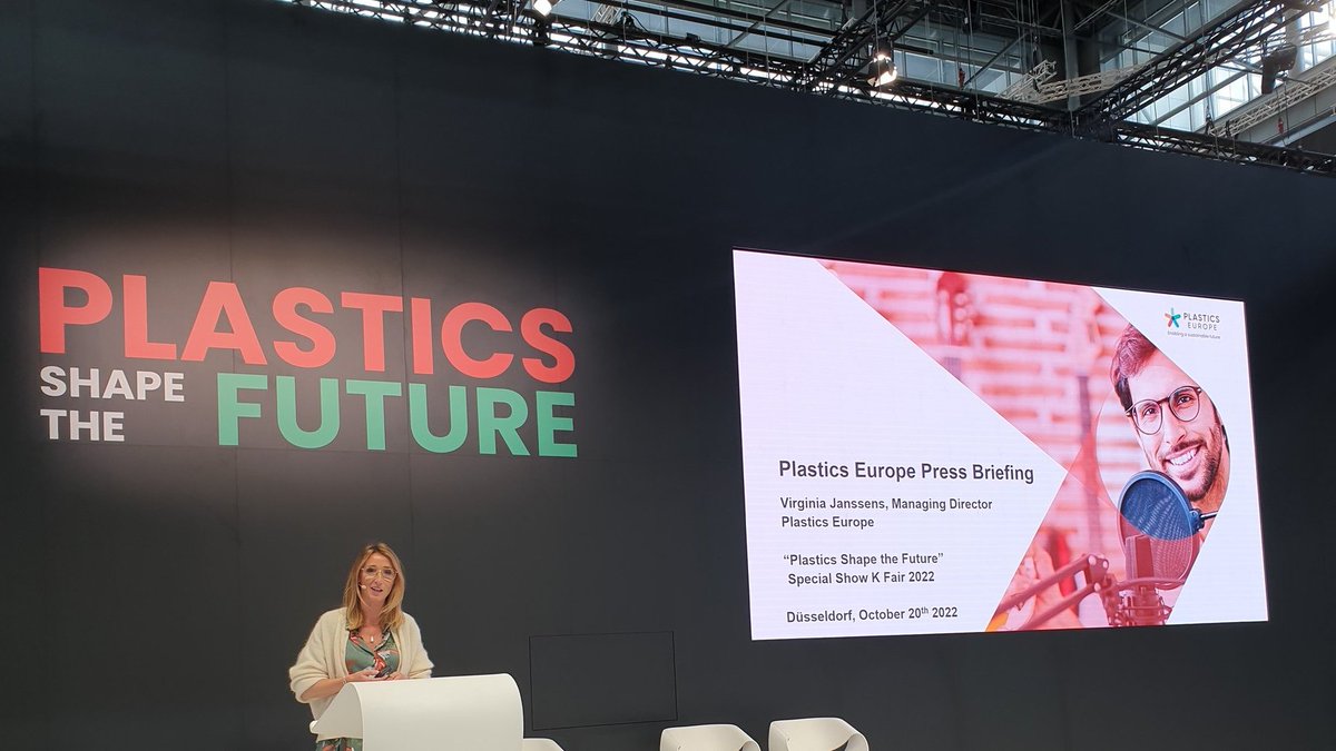 PlasticsEuropES's tweet image. Hoy en la #K2022, @VJanssensMD, Directora General de @PlasticsEurope, presenta los datos más recientes de nuestro estudio &quot;Plastics - The Facts 2022&quot;. Os contamos las principales conclusiones🧵👇
#K2022 #ChangingPlasticsForGood