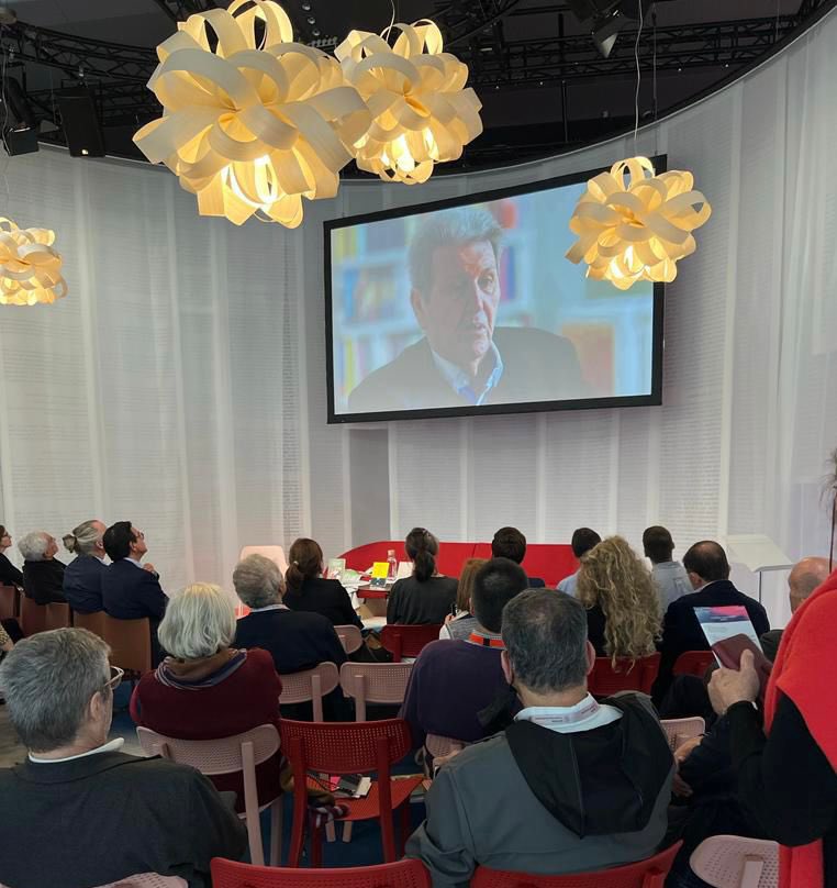 AnagramaEditor's tweet photo. 📸 Ahora desde la @Book_Fair de Frankfurt, “Jorge Herralde: los anagramas de un editor avezado”, en homenaje al fundador de Anagrama, a cargo de Basilio Baltasar, Gustavo Guerrero, Frank Wegner. Modera Almudena Hernández https://t.co/MzyuIXsdQB
