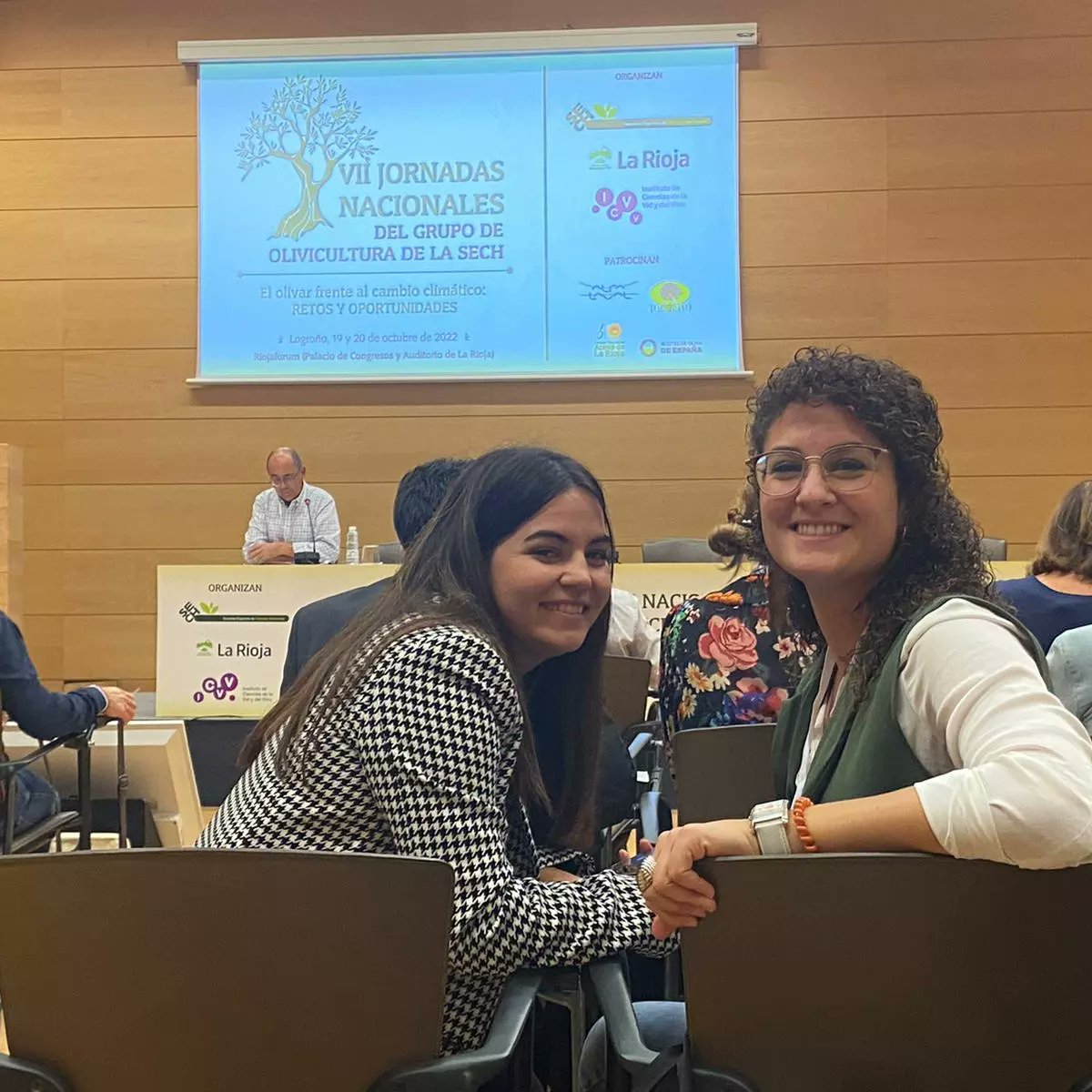 MartosInma's tweet image. Estás son algunas de las aportaciones del @AgronomiaUCO en las VII Jornadas nacionales del grupo de olivicultura de @SECHorticolas:
➡️¿Puede considerarse el Silicio un elemento esencial?
➡️ Variabilidad en la producción de polen en el olivo cultivado @Mercesrg