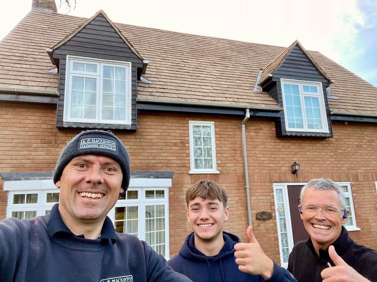 MackintoshClean's tweet photo. Another great roof cleaning result with the roof clean team!
π€©ππΌ
#roofcleaning #cleaning #restoration #clean #transformation #roofclean #mossremoval #team #teamwork #pressurewashing #jetwash #professional #aemackintosh #propertymaintenance #exteriorcleaning #northampton https://t.co/8GINNXnzsQ
