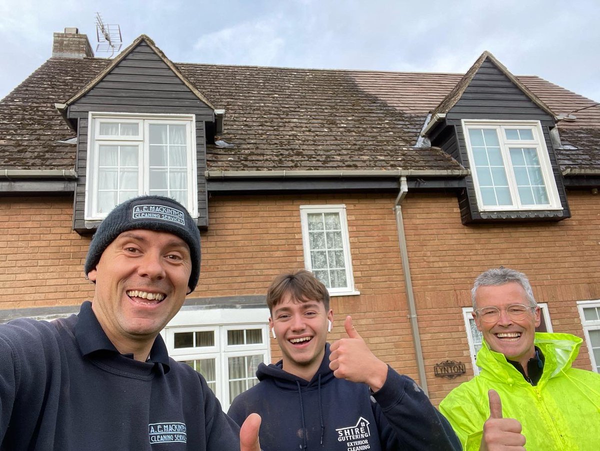 MackintoshClean's tweet photo. Another great roof cleaning result with the roof clean team!
π€©ππΌ
#roofcleaning #cleaning #restoration #clean #transformation #roofclean #mossremoval #team #teamwork #pressurewashing #jetwash #professional #aemackintosh #propertymaintenance #exteriorcleaning #northampton https://t.co/8GINNXnzsQ