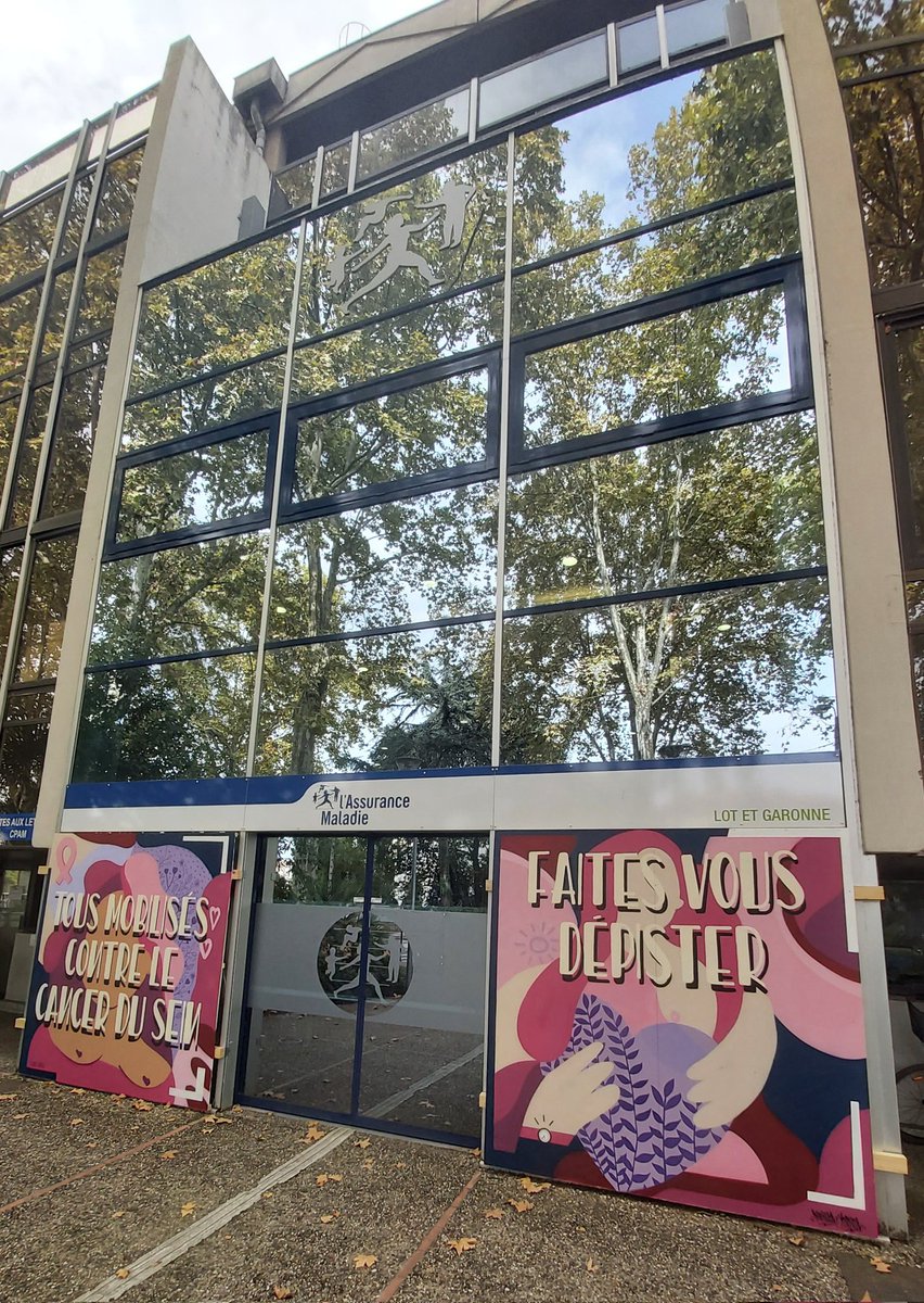 Cpam47's tweet photo. Pour #OctobreRose2022 , la @Cpam47 revoit l'esthétique de la façade de son accueil à Agen.
#FIERSDEPROTEGER https://t.co/r8ef0RCkKs