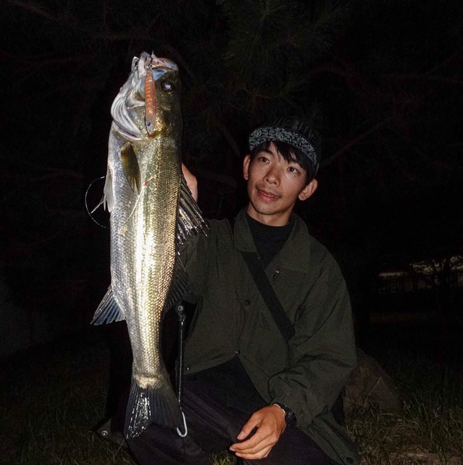 yusuke_shoreltd's tweet photo. 初めての東京シーバスはラザミンドッグウォークとブローウィン125Fslim!
#blueblue #bluebluefishing #blooowin125fslim #razamin90 https://t.co/AKM0sXugN9