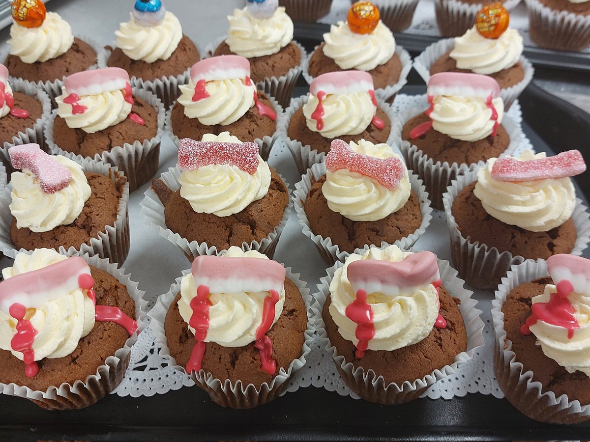 JackHuntElior's tweet photo. Happy Halloween part2 🎃
#SpooktacularHomemadeCakes
@JackHuntSchool @clairefb12 @Elior_Group https://t.co/hQAfqilTEk
