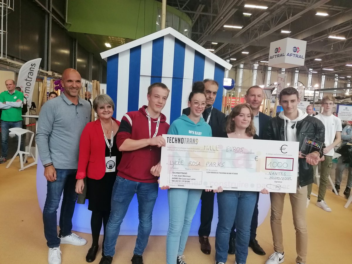 Prix Cœur de cœur sur les Trophées #Technotrans pour les lycéens en Bac pro conduite routière du Lycée Rosa Parks pour leur projet Conduite pour un futur rationnel. Bravo à eux