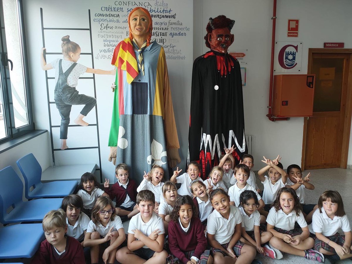 manyanetblanes's tweet photo. Els nens i nenes de #1rEP i #2nEP també hem anat a conèixer aquest dos gegantons!🤗 Gràcies @gegantsdeblanes #josocmanyanet #blanes #juntsanemméslluny https://t.co/pYnePSh511