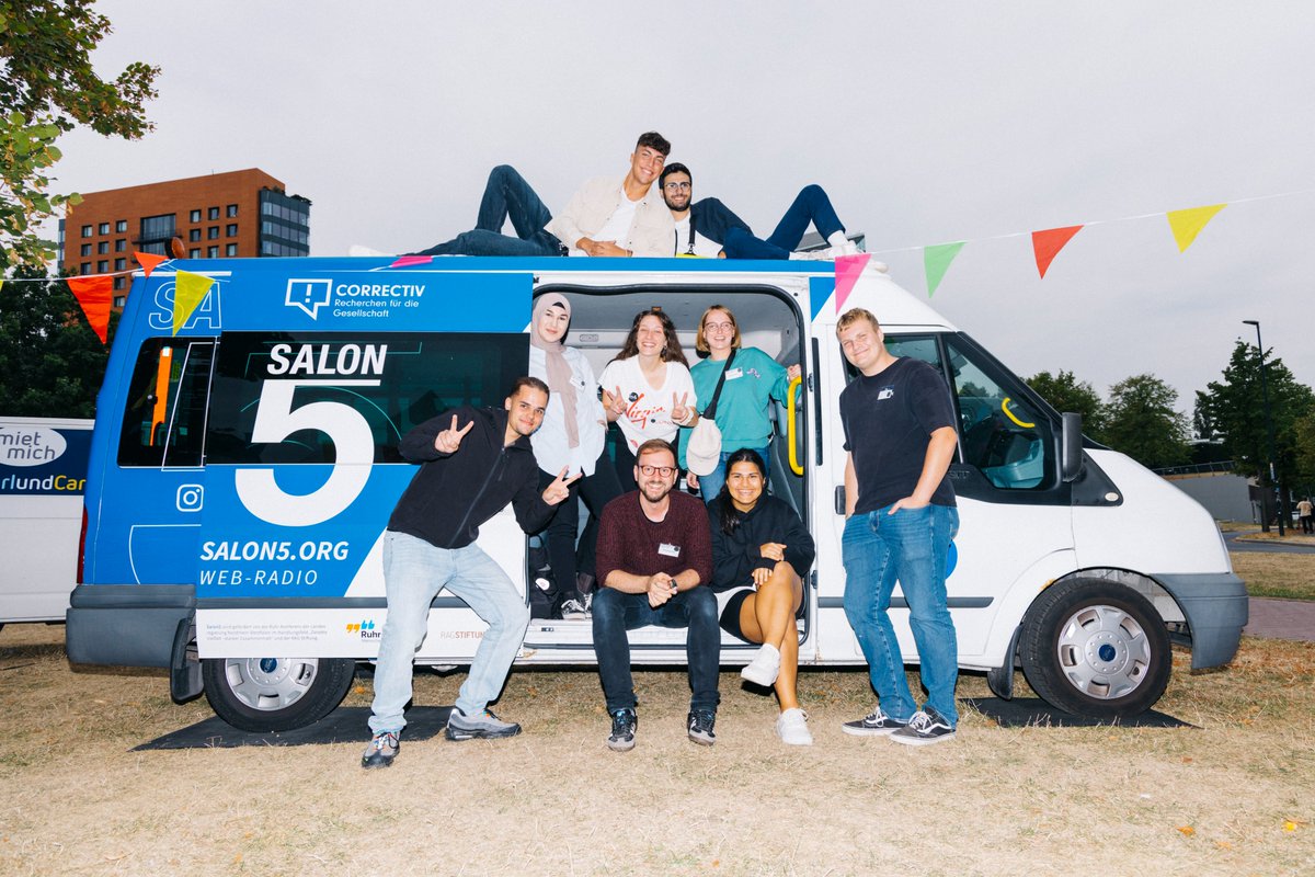 Neben Podiumsdiskussionen, Workshops und Lesungen gab es auf dem #Campfire22 viele weitere Dinge zu entdecken und zu lernen: Bei #Salon5 konnten Jugendliche lernen selbst einen #Podcast aufzunehmen und etwas über die Jugendredaktion erfahren. salon5.org/was-ist-salon5/