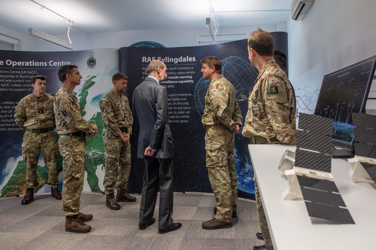 Last week, His Royal Highness The Duke of Kent visited UK Space Command headquarters at @RAFHighWycombe. He met with personnel from across UK Space Command, including @RAFFylingdales and the UK Space Operations Centre. raf.mod.uk/news/articles/…