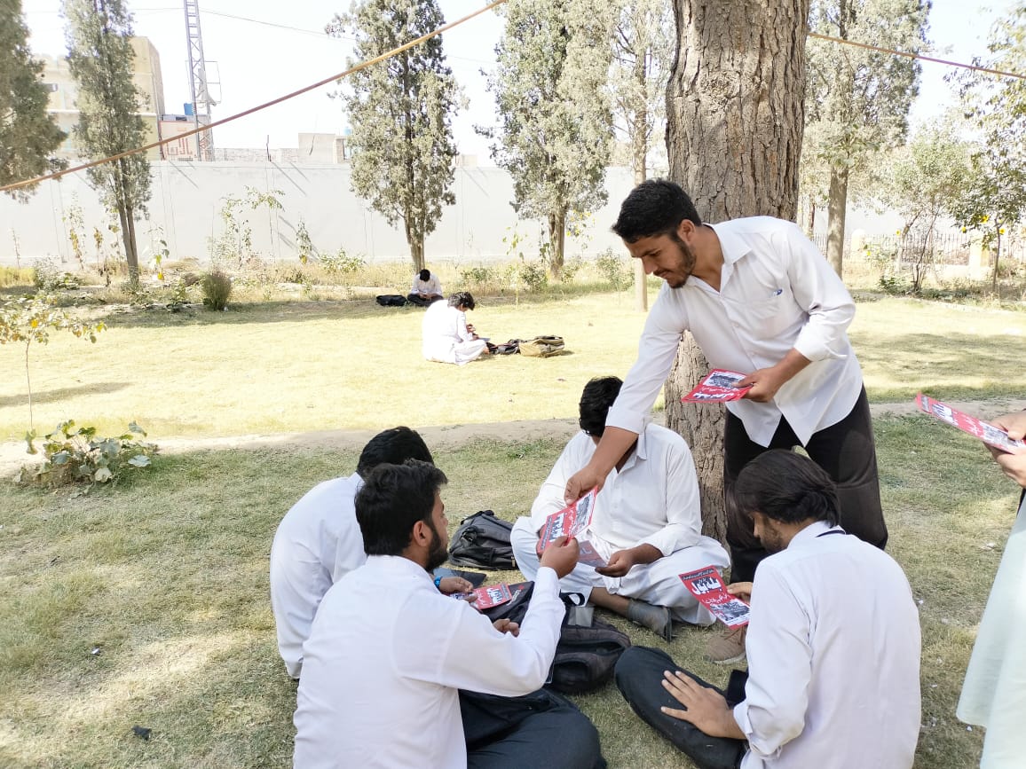 RCPBalochistan's tweet photo. #ڈگری_کالج_سریاب
پروگریسو یوتھ الائنس، کوئٹہ کے کارکنان کی جانب سے آج ڈگری کالج سریاب روڈ میں پروگریسو یوتھ الائنس بلوچستان کے صوبائی کنونشن کے سلسلے میں لیفلیٹس تقسیم کیے گئے۔
#یوتھ_کنونشن_ہلہ_بول
#اکتوبر_25_سائنس_کالج
#YouthForRevolution
#JoinPYA https://t.co/0IYknba5KK