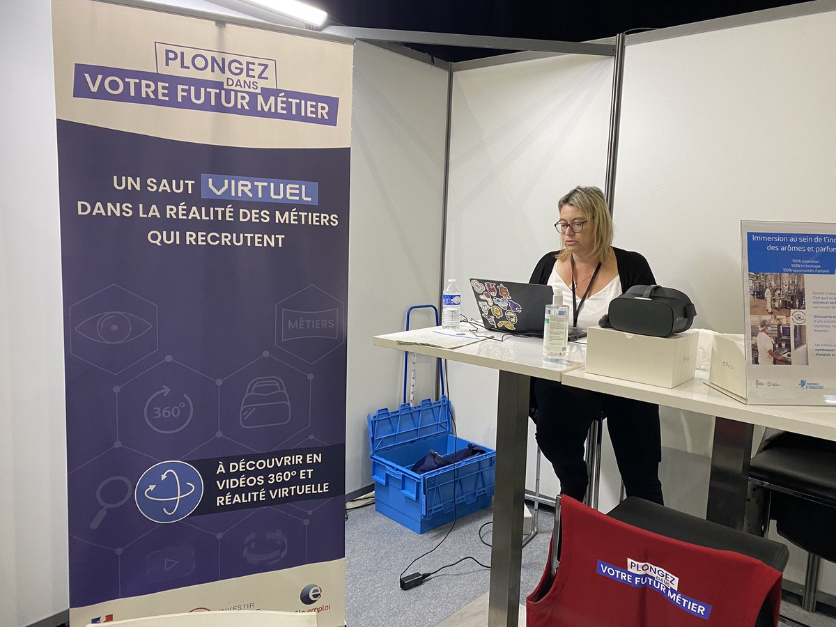 FTravail_06's tweet photo. #Industria : sur le Salon, c’est plus de 💯 jeunes qui ont déjà testé les casques de réalité virtuelle ! La spécificité #AvecPoleemploi ? Les métiers de l’industrie arômes et parfums de Grasse ! #PRIC #CEJ #AFSO @Robertet_Group @UIMM06 @ https://t.co/EV584MXuqK