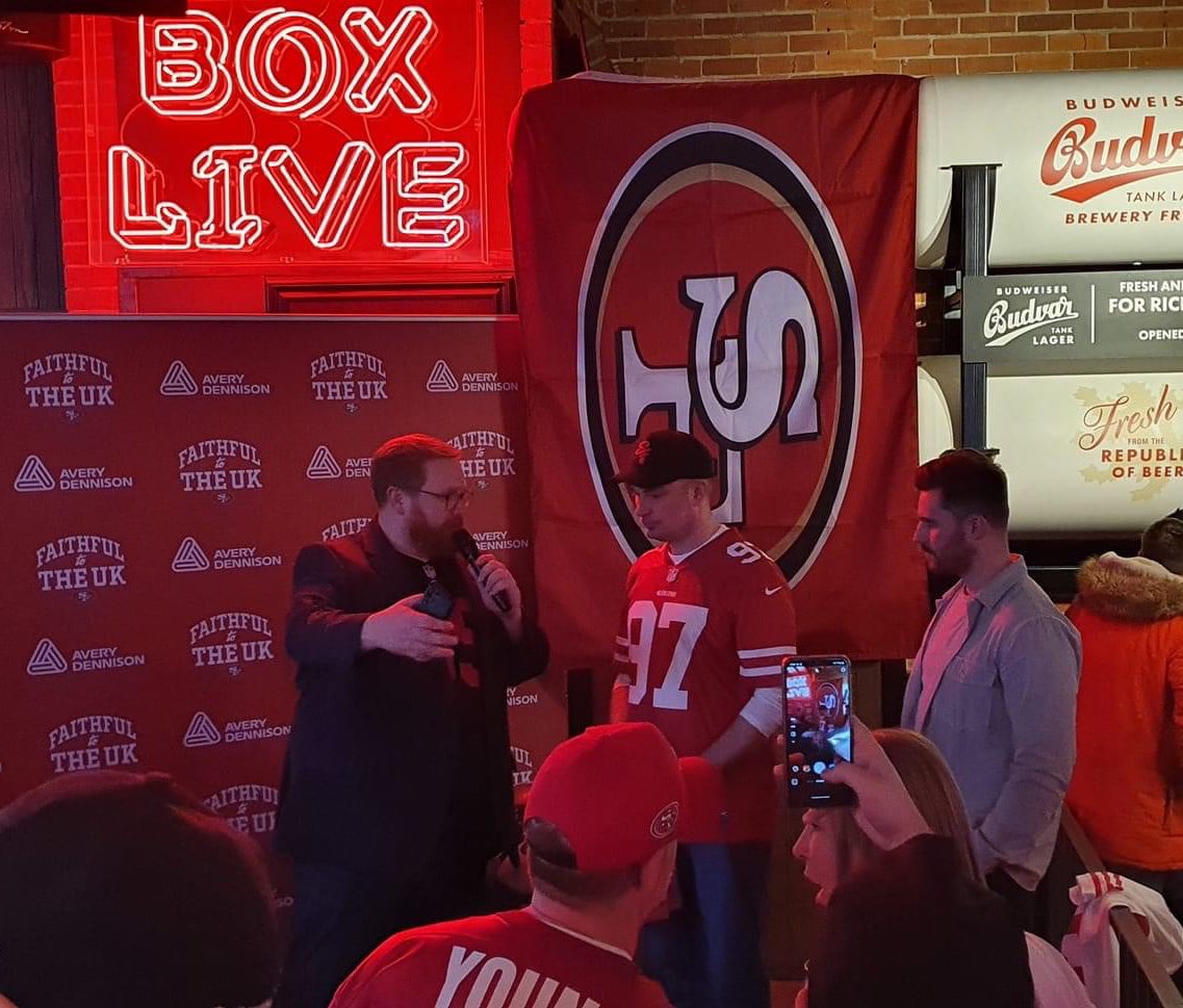 Paul_Hope10's tweet photo. Been preparing for the pods I’ve got scheduled and still can’t believe this happened on Sunday! A definite highlight for me for sure #49ersUKWatchParty #49erFaithfulUK https://t.co/WnLISUIAAN