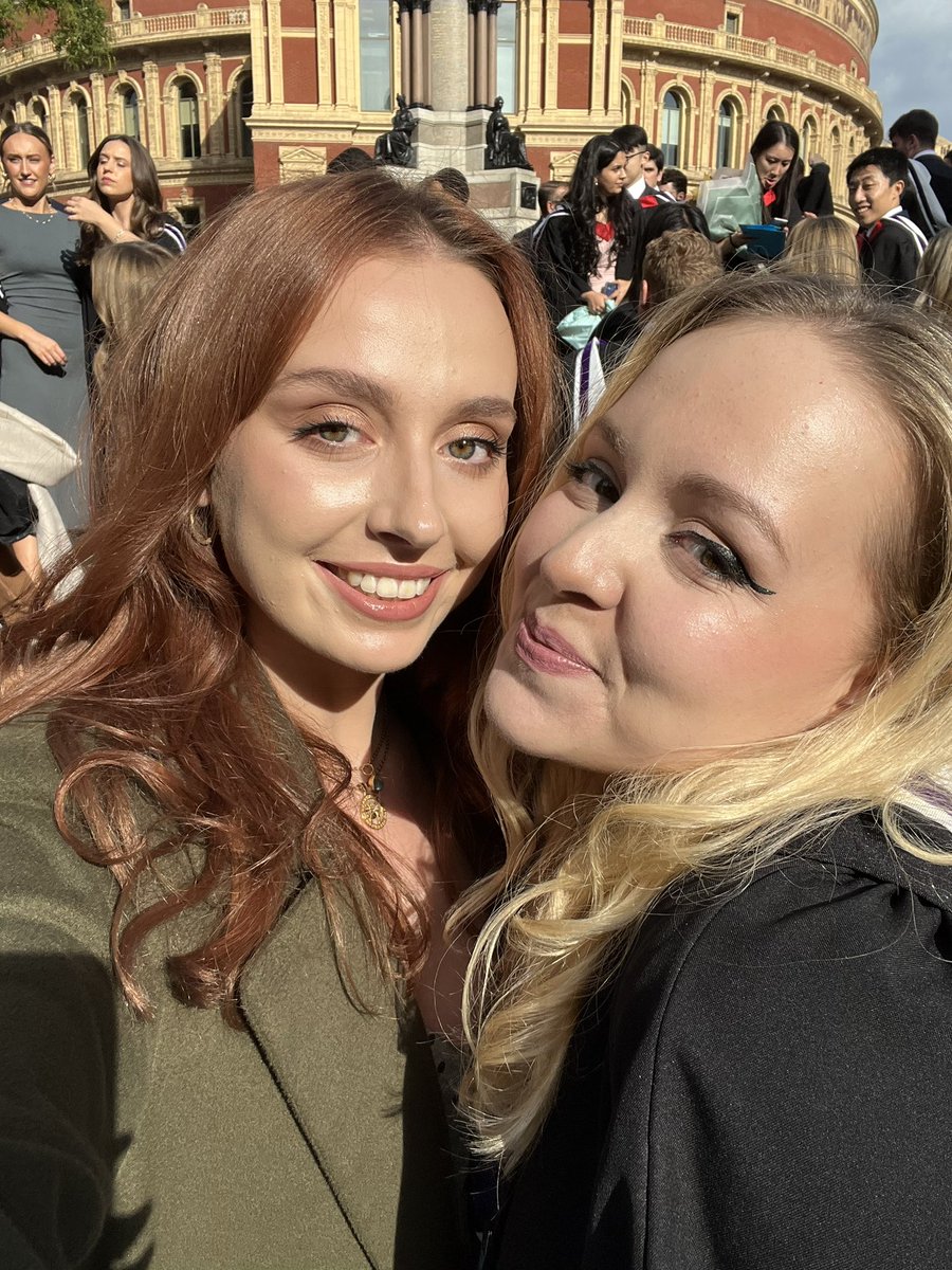 frejanicole_'s tweet photo. #OurImperial 👩🏼‍🎓 https://t.co/t2YBOROxui