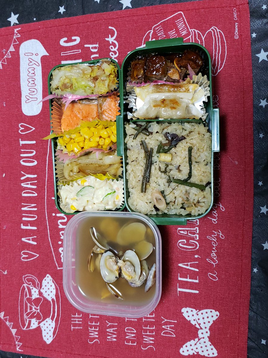 QICDMNeic2UjvrC's tweet photo. 下手だけど久し振りに晩ごはんを作り
ながら適当に弁当を作っただぁ……… https://t.co/gwRce7VVAl