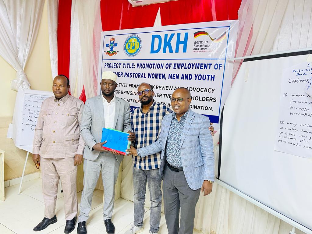 CPD_Africa's tweet photo. Following a successful development and review by stakeholders, we have today handed over approved #TVET curriculum for 4 key areas of study in #Galmudug State to the line ministries @MoECHEGalmudug &amp; @GalmudugMolsa. Much appreciation to @diakoniekh for the funding &amp; guidance. https://t.co/VWrfa7p4Qq