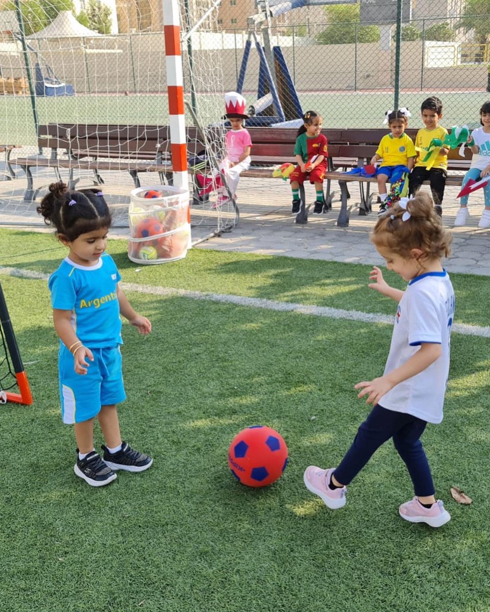 TariqBinZiad_QF's tweet photo. طلاب الروضة 3 يتعلمون ، يستكشفون و يستمتعون بأجواء كأس العالم ⚽️
PS3 students learn , explore & enjoy World Cup vibes ⚽️
#footballforall #open_minded #worldcup #qatar #fifa https://t.co/dyhsQlGhl7