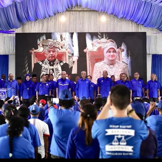 BN parti yang menjamin kesejahteraan dan keharmonian dalam mentadbir satu kerajaan yang berpelembagaan.
 
Kita semua mampu untuk memilih hala tuju yang lebih terang bagi menjamin kestabilan dan kemakmuran yang lebih sejagat. Kita Pilih BN!