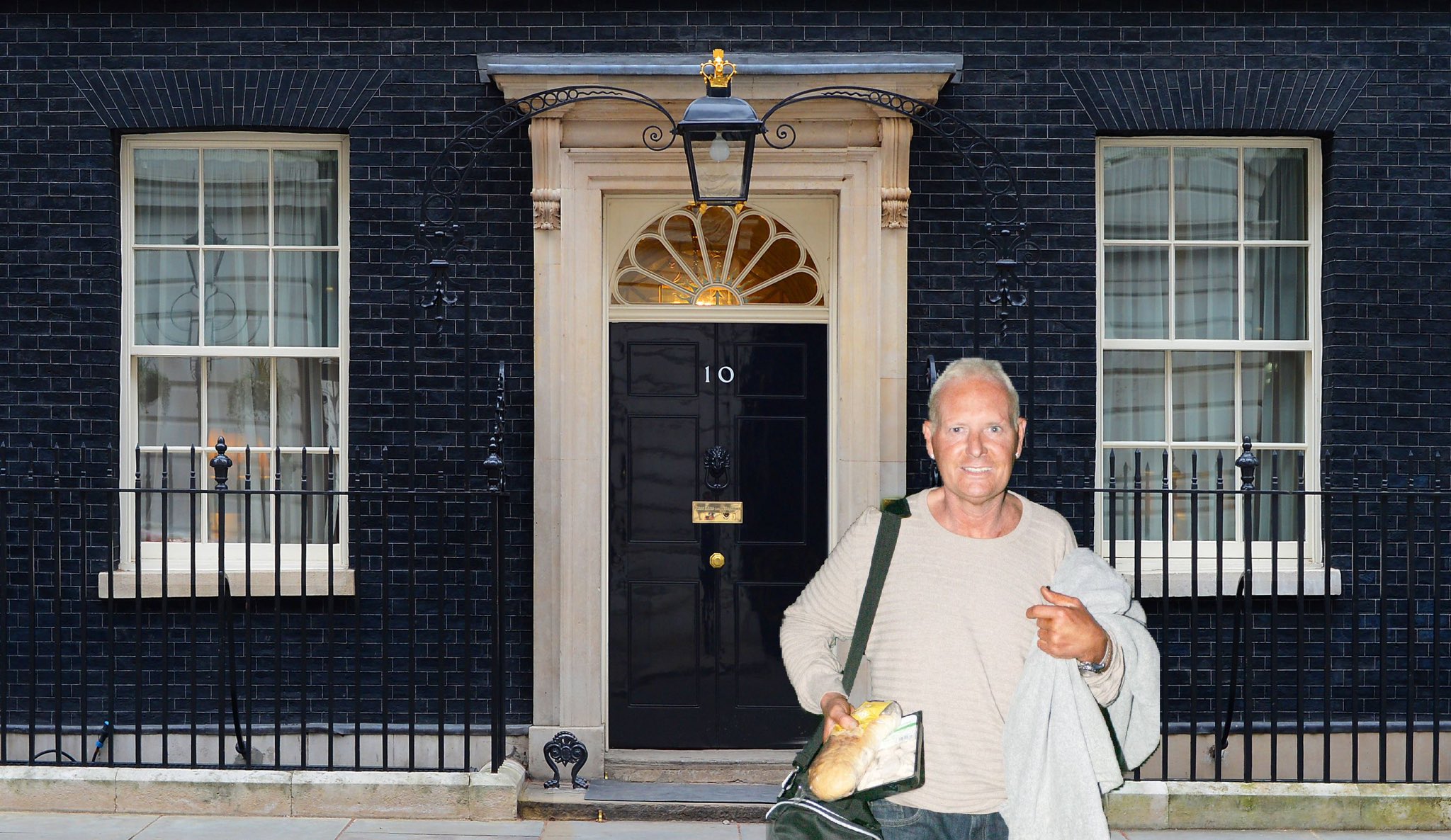 scott-chegg-on-twitter-footballer-paul-gascoigne-has-arrived-at-no-10