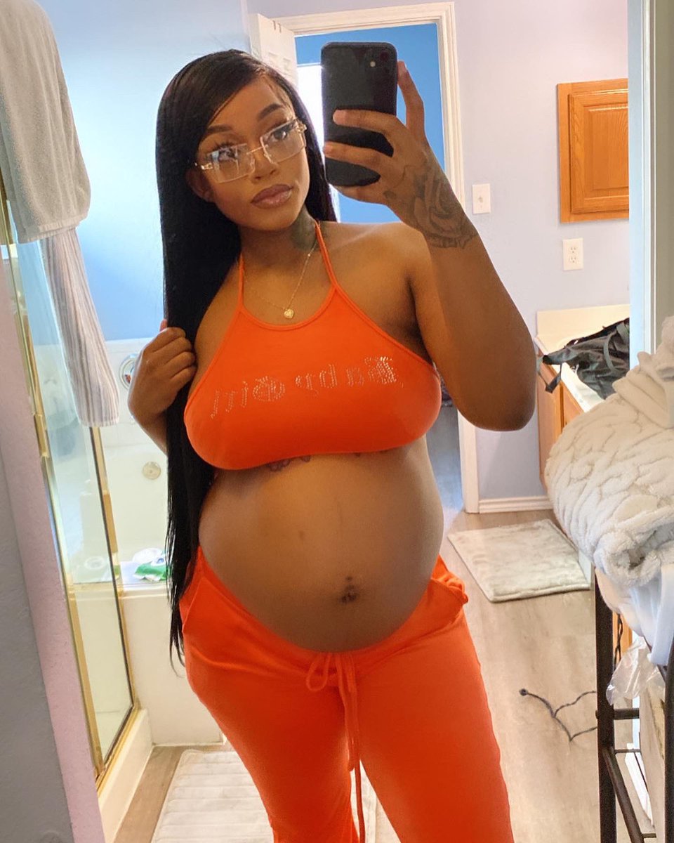 SoYouBaddHuh's tweet photo. Carrying a king 💕🌸 #pregnancy #preggobelly #pregnantmom #pregnantwomen https://t.co/hMXkIsrXg4