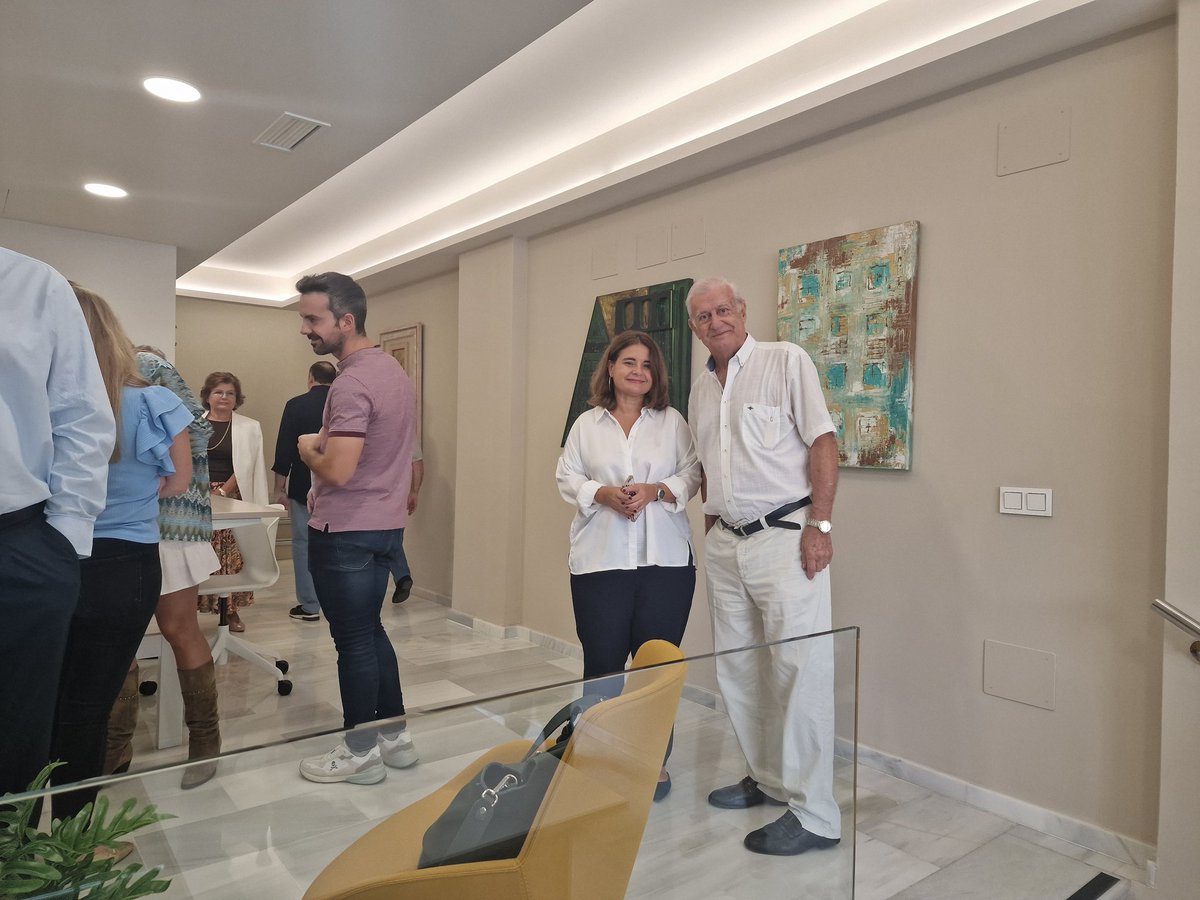 aparejadoresma's tweet photo. La Presidenta del Colegio, Leonor Muñoz, y la Directora General de Obras del @Ayto_Marbella, Amparo Corral, cortan la cinta en el Acto de Reinauguración la Oficina Admva. de la Costa del Sol en Marbella, que desde hoy queda nuevamente abierta al publico tras su remodelación. https://t.co/ApE8nel9Os