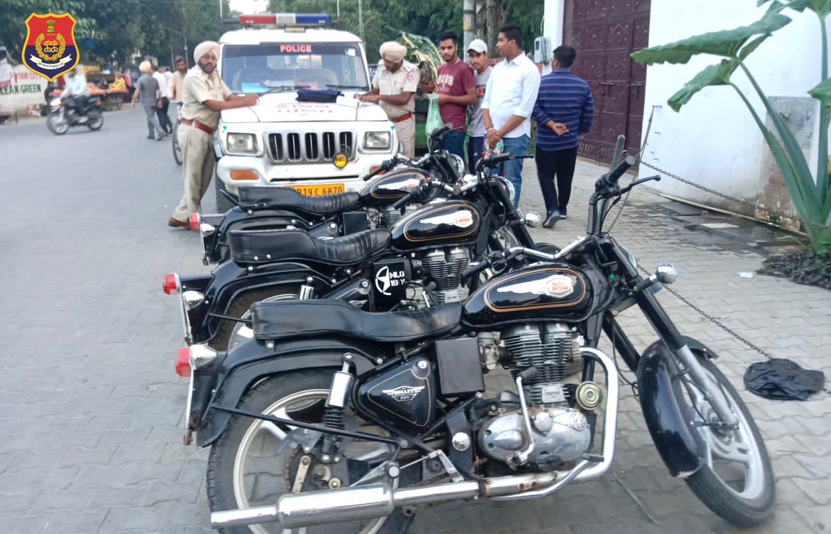 MalerkotlaPol's tweet image. Traffic incharge of Malerkotla Police took strict action by setting up special blockades against those who caused noise pollution by modifying silencers of bullet motorcycles.

#FollowTrafficRules #StopModifying
