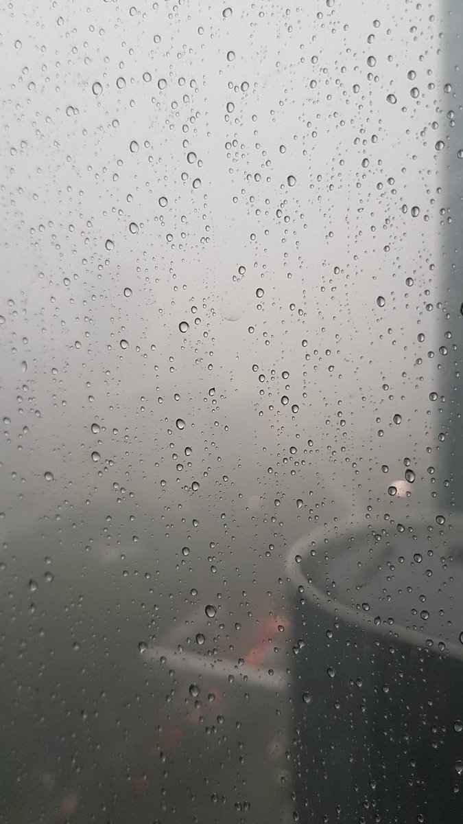 Udan2 ngene nek gak diimbangi pelukanmu yo gregesi dong..