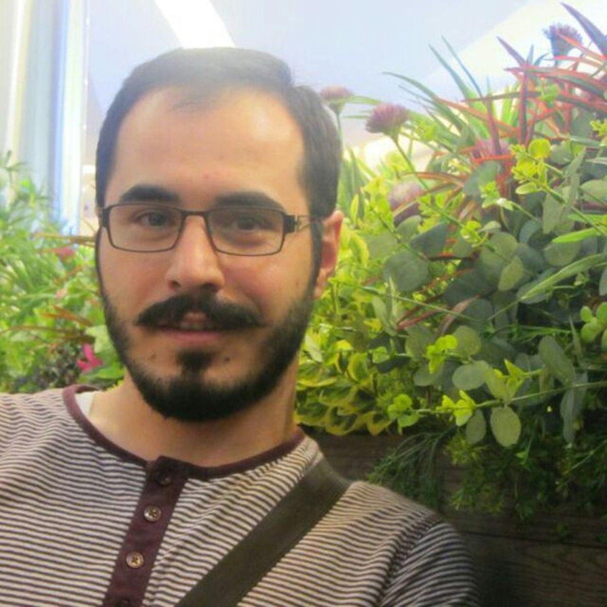 🛑رشتو
حسین رونقی کیست و چرا باید به این شخص اهمیت زیادی بدیم و ازش حرف بزنیم؟
توی این رشته توییت کاملاً از #حسین_رونقی و زحمتاش میگم.🙏
#مهسا_امینی