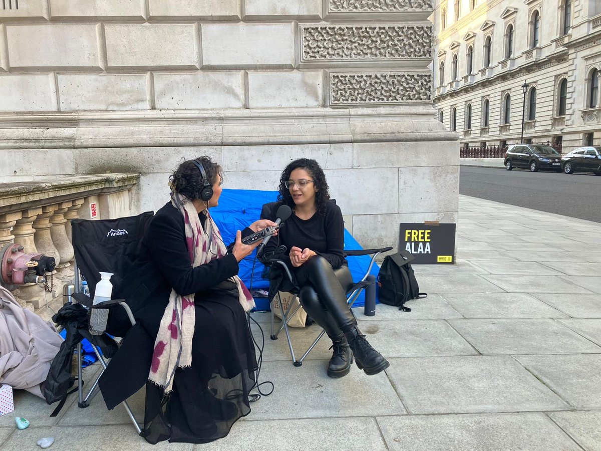 Sanaa Seif protesting outside ⁦@FCDOGovUK⁩. her brother @alaa Egypt’s prominent political prisoner is on hunger strike: Day 201. Her sister ⁦@Monasosh⁩ also there & cousin ⁦@ORHamilton⁩ interview ⁦@bbcworldservice⁩ 45 mins in.. 📻 bbc.co.uk/sounds/play/w1…