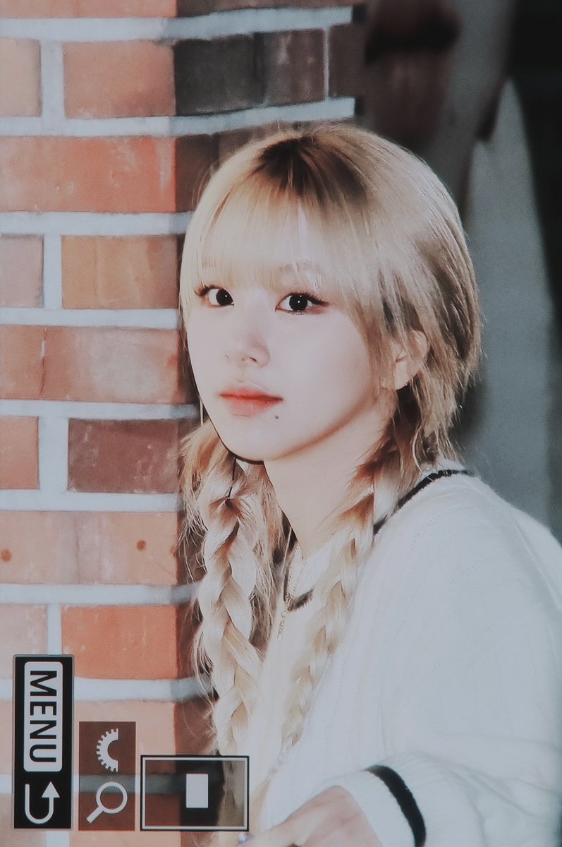 honeychaeng's tweet photo. 221020 #트와이스 #TWICE #채영 #chaeyoung 짱갈래ㅡㅡ 좋아서 웃다가 지쳐서 정색중 https://t.co/kgUJsXXYZF