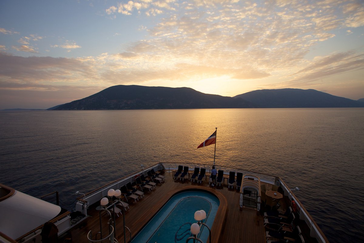 OffBroadwaytvl's tweet photo. We have a fantastic EXCLUSIVE OFFER with Sea Dream, bookable until 31st October! Save up to £450 per stateroom on cruises in 2022, 2023 AND 2024! Call us for more details and to get booked! - https://t.co/DeoEBI20LX https://t.co/p6WfQqSA14