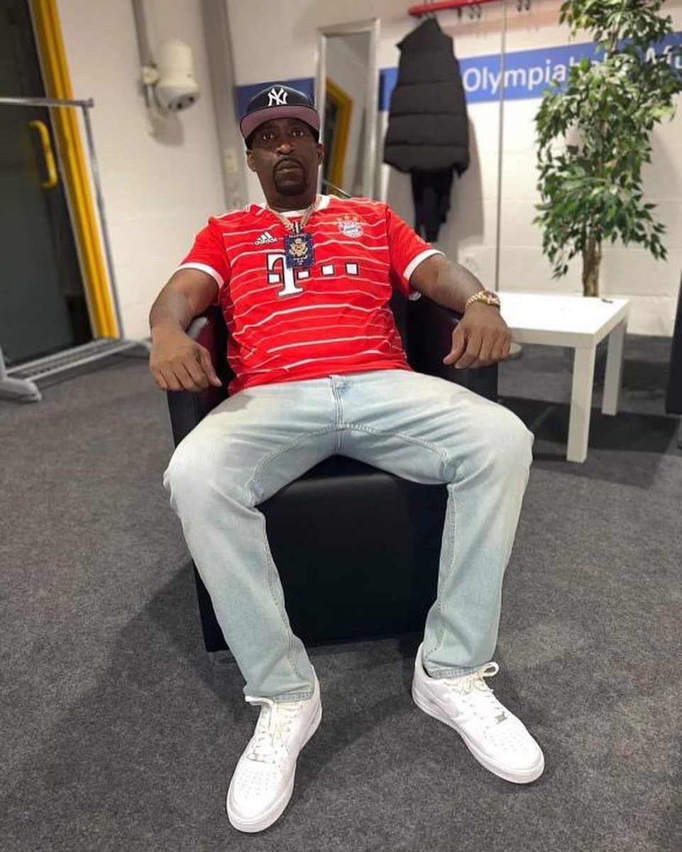 TonyYayo's tweet photo. A VET🥇 in the game, like my name was Sadio Manè ⚽️🔥 MUNICH✌🏽
📍Next Stop: Geneva, Switzerland 🇨🇭
@sadiomaneofficiel #Passportboyz #GLG #GLGWT2 #Branson #GLGWT #Welcometotheculturepodcast https://t.co/MlF8iyeiCC