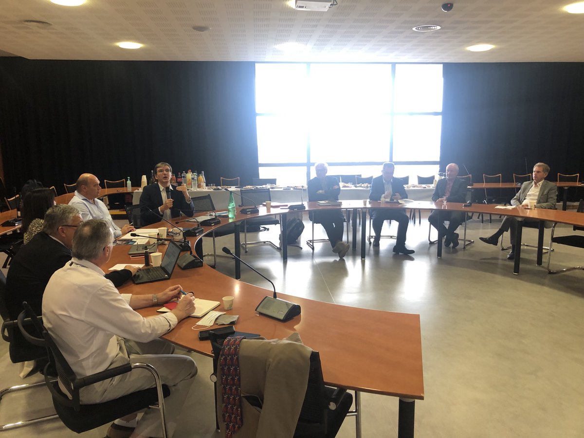 Réunion régionale SMPS à Nîmes le président Jérôme Goemine présente le programme du SMPS pour les directeurs ingénieurs et cadres dans la perspective des élections ⁦<a href="/SMPS_national/">SMPS - Syndicat des Manageurs Publics de Santé</a>⁩ ⁦<a href="/Jerome_Goeminne/">Jérôme GOEMINNE</a>⁩