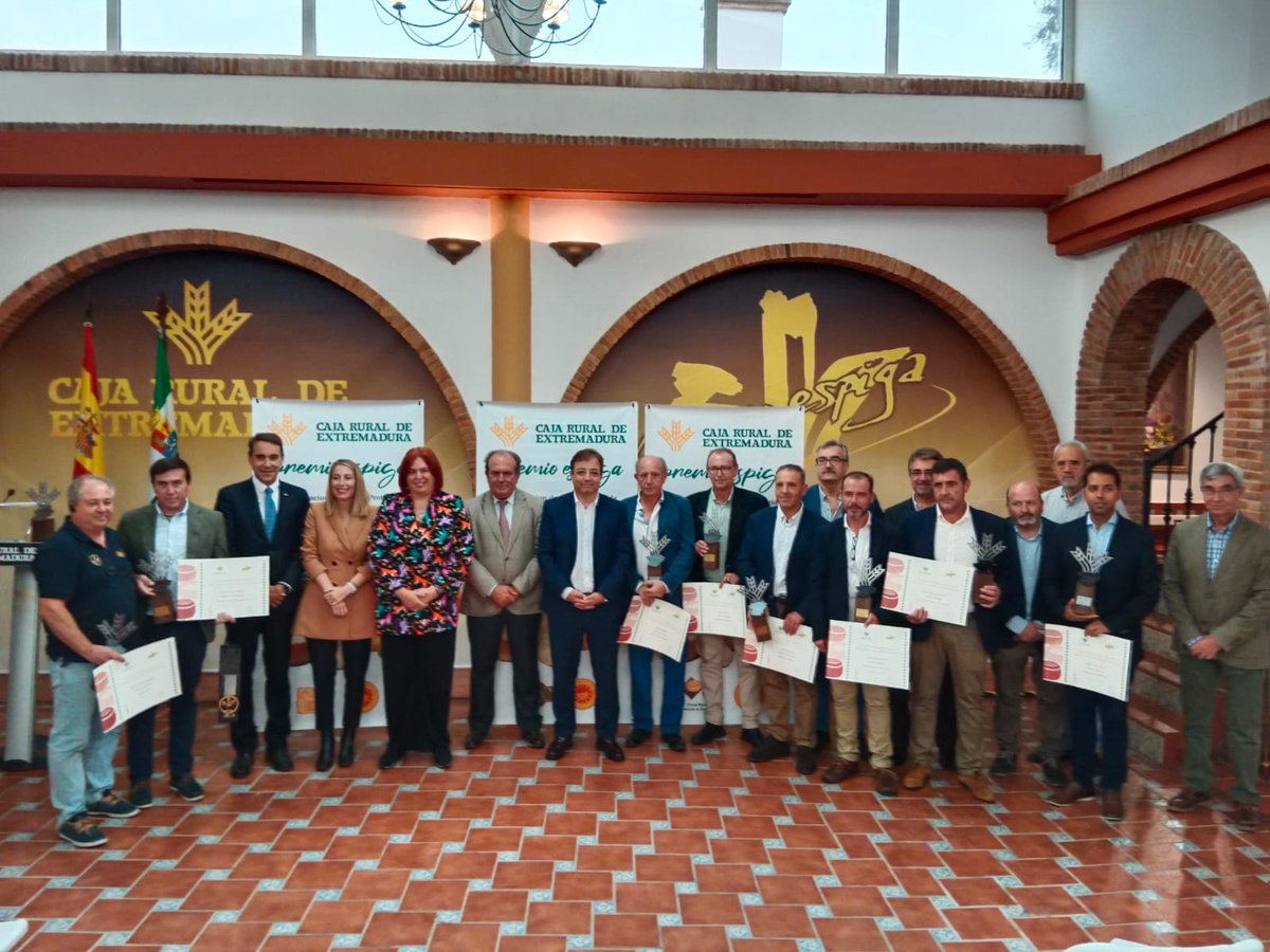 🌾<a href="/CajaRuralEx/">CajaRuralExtremadura</a> acaba de fallar los #PremiosEspiga2022 de la DOP Torta del Casar.

🧀La <a href="/queseriadfca/">Quesería Doña Francisca</a> se lleva el premio Espiga de Oro, <a href="/iberques/">Iberqués Extremadura</a> la Espiga de Plata y El Castúo la Espiga de Bronce.

🤩¡¡Enhorabuena a los ganadores!!

#tortadelcasar #elsabordeunterritorio
