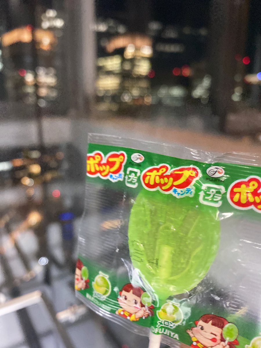 naaannimo's tweet photo. やっと仕事終わった。。
同僚が慰めのペロちゃんくれた🥲 https://t.co/R03iUyHoiK