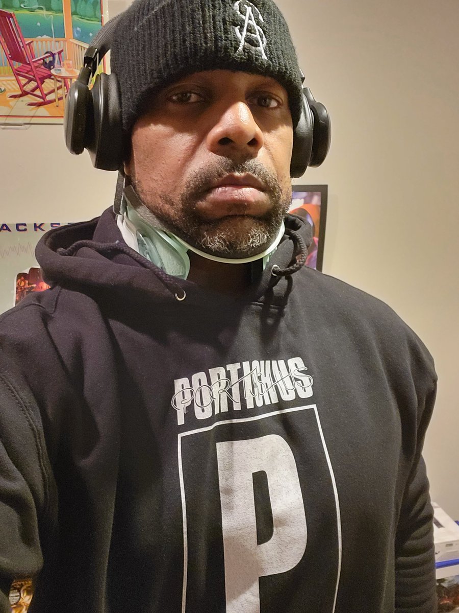 jubei208's tweet photo. IT'S OFFICIALLY COLD NOW...THANKFULLY IT'S NOT MESSING WITH MY INJURIES
#HOODIESEASON
@HusKingpin #PORTISHUS #HOODIE BY @eyeballrecords
THANK YOU!!!
#HUSKINGPIN #EYEBALLRECORDS #THEWINNERS #THACONNECTION #HEMPSTEAD #LOSANGELES #RIODEJANEIRO #EMCEE #HIPHOP #WIKIHHDG https://t.co/MiZ4LpKJ4G