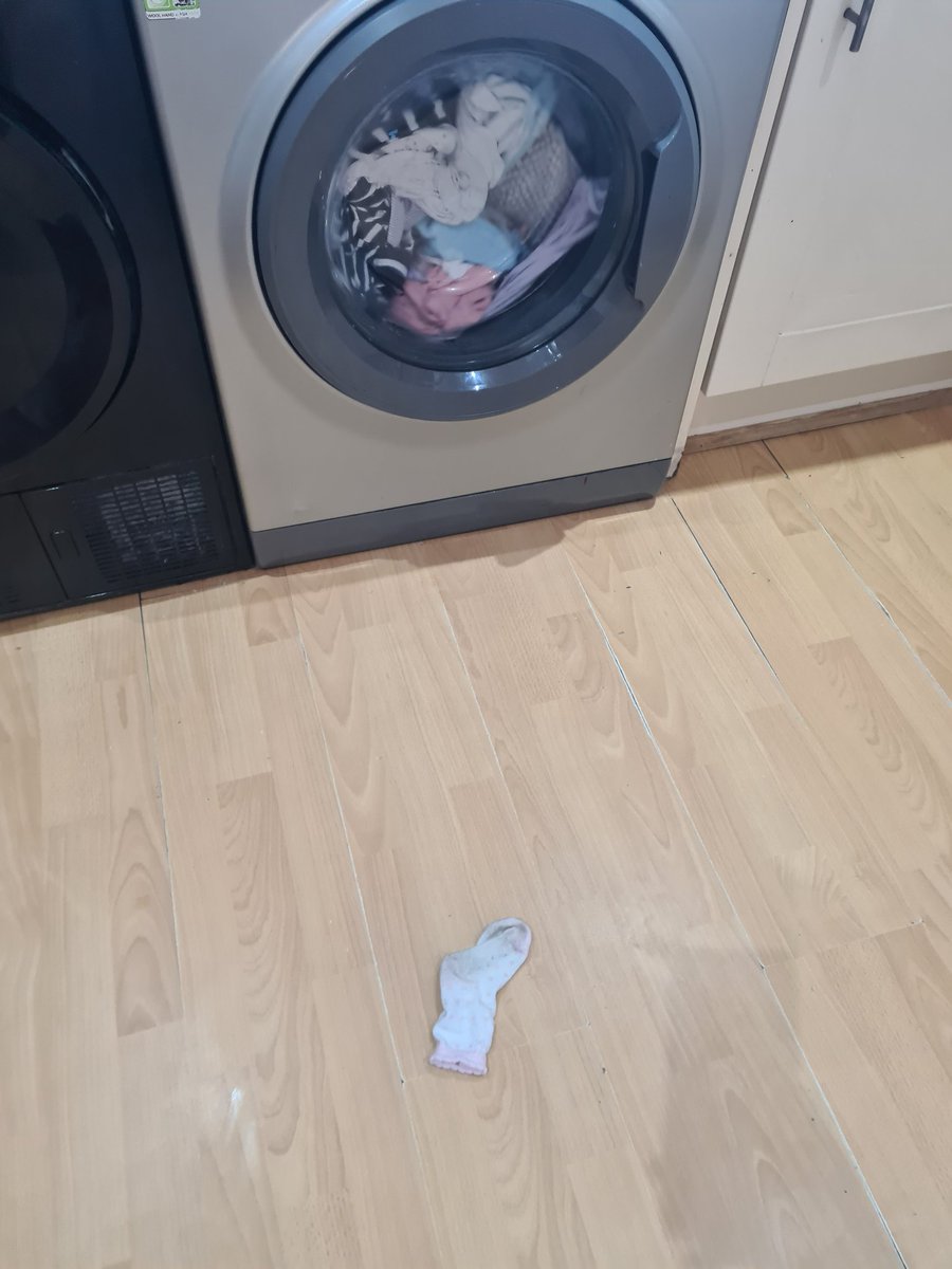 EmmaNKaitlyn's tweet photo. @dannymaconline Frustrating! https://t.co/qDjONFJW2l