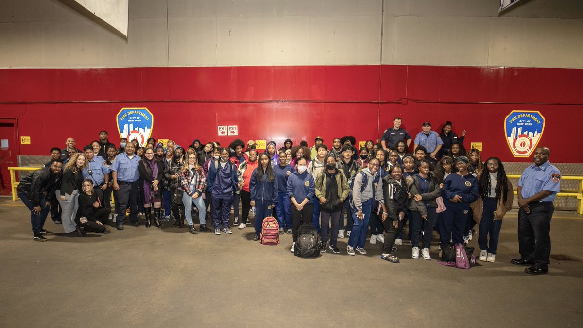 joinFDNY's tweet image. On Oct. 19, #FDNY Chief of Staff Elizabeth Cascio and #FDNYEMS members welcomed students from the High School for Medical Professions to #Station58 in #Canarsie for an Open House. Read more at bit.ly/3DecY78.