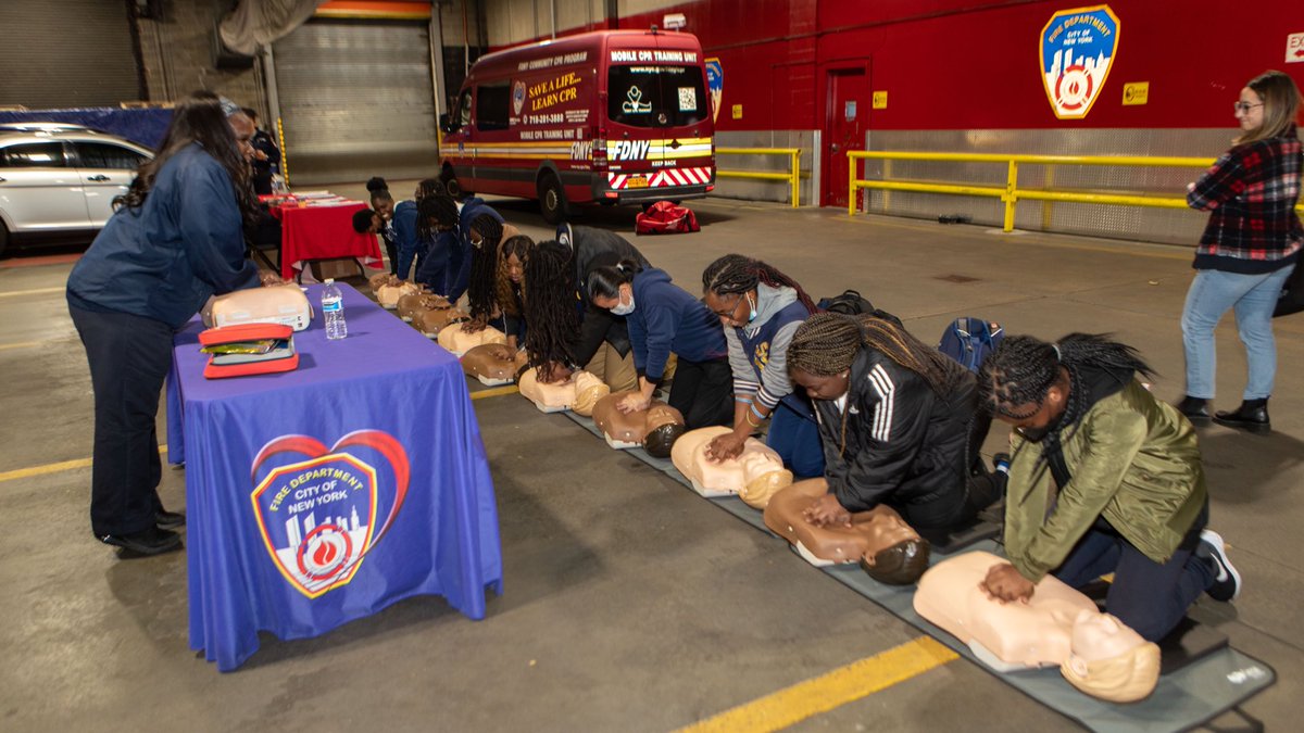joinFDNY's tweet image. On Oct. 19, #FDNY Chief of Staff Elizabeth Cascio and #FDNYEMS members welcomed students from the High School for Medical Professions to #Station58 in #Canarsie for an Open House. Read more at bit.ly/3DecY78.