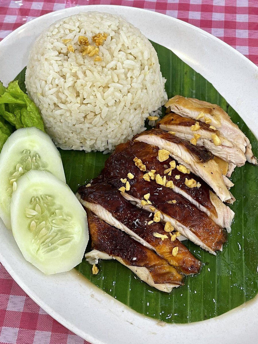 nocturnalcutie's tweet photo. Makanan yang sering aku gofood kalau lagi sakit, nasi hainam 5758~ akhirnya malem ini aku dine in hihi

25 ribu dapet nasi hainam yang gurih poll+ayam panggangnya banyak, ga pelit! 

Di Bandar Lampung aku jarang nemu nasi hainam, sejauh ini terbaik 5758 #dindinchomp https://t.co/tL4Pxrvj35