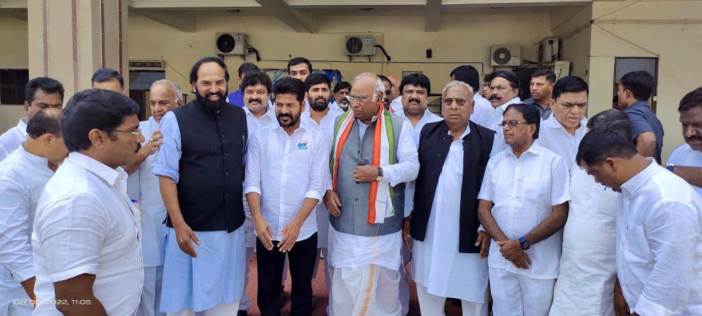 UttamINC's tweet photo. Heartiest Congratulations to Shri Mallikarjun Kharge ji . With his unbeatable 11 election win track record &amp; organisational experience from block to national level &amp; ministerial experience at state &amp; centre, @Kharge ji is best suited to steer @INCIndia at this crucial juncture! https://t.co/0Je4EinaTP