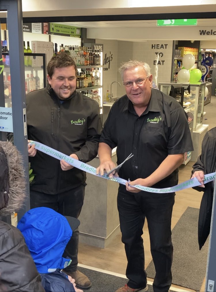 NisaRetail's tweet image. It's all happening in Rothley, Leicestershire! A fantastic refit to this well-established family-run store. Great job @NisaSDMKeyNat @JackMatthRetail @Paulmat1971 @AndyMacNisa #storedevelopment #refit #shoplocal