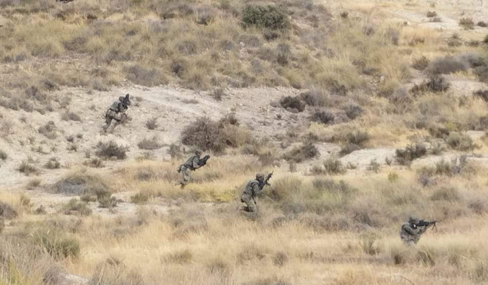FUTER_ET's tweet photo. La 12 Compañía #BPACIII "Ortiz de Zárate" #Paracaidistas🪂 se adiestra en combate generalizado 🪖en el CMT de Álvarez de Sotomayor (Almería), Ejercicio Lance Paraca VII/22.
#BRIPAC
#Somostuejercito https://t.co/BFJ6zVPoWf