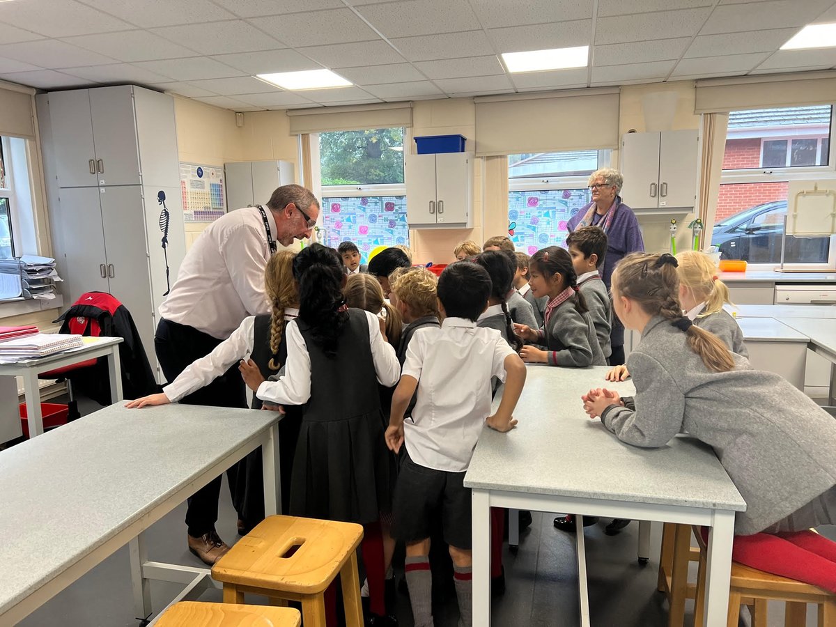 BGS_LowerSch's tweet photo. #BGS_Year2 visited the Science lab today! We found out really interesting facts about heating and cooling materials, how heat travels differently through different metals and how a Bunsen Burner works! #BGS_Science #Learningwithoutlimits https://t.co/sEU4YEdS78