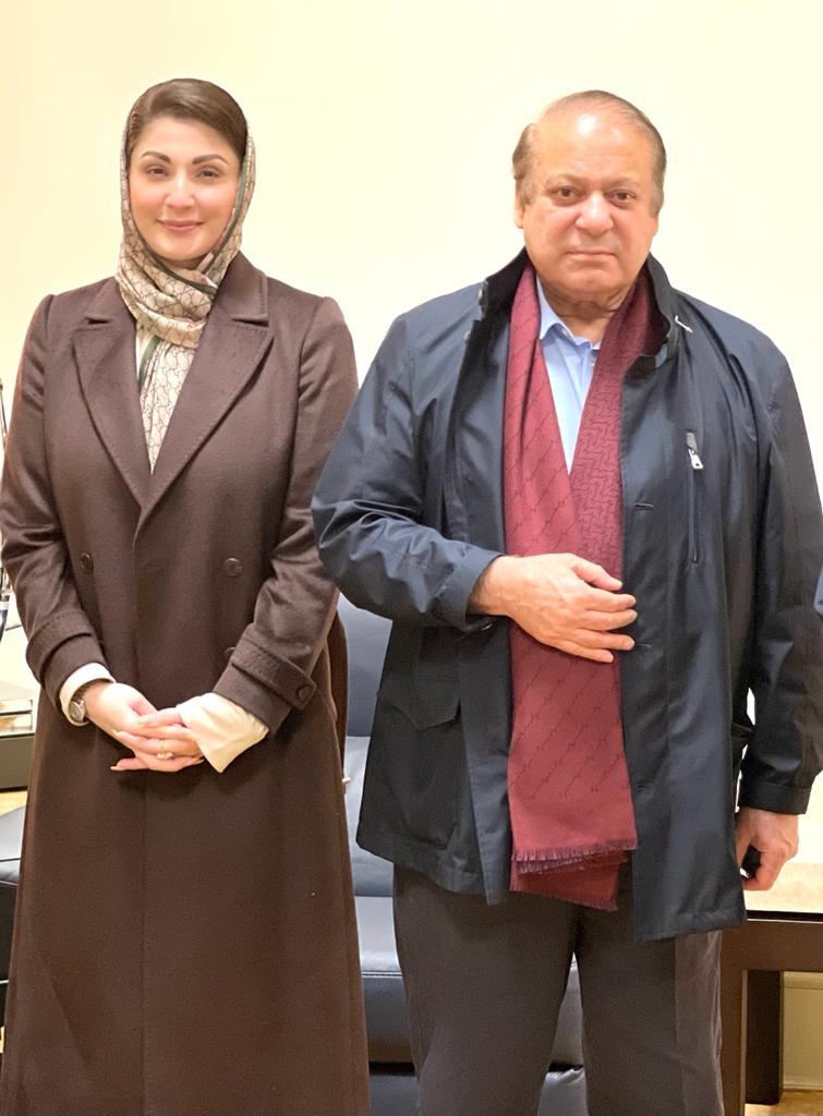 سحر کا سورج گواہی دے گا
کہ جب اندھیرے کی کوکھ میں سے نکلنے والے یہ سوچتے تھے
کہ کوئی جگنو نہیں بچا ہے
تو آپ کھڑے تھے