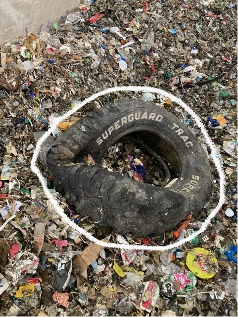 StratMaterials's tweet photo. π¨ The latest #ContaminationCrime scene involves a rubber tire found in our glass pile. Unfortunately, it is the end of life for this material. This is an excellent reminder to recycle right!
#SingleStream #Recycling #glassrecycling #RecycleRight #MRF https://t.co/7XLAiJ3VLQ